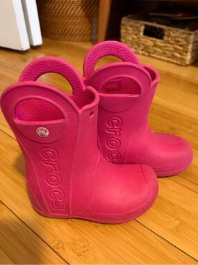 CROCS Kids 8 Hot Pink Rain Boots